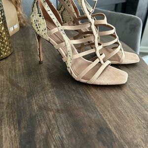 New BCBG never worn tan/snake shoe new no tag